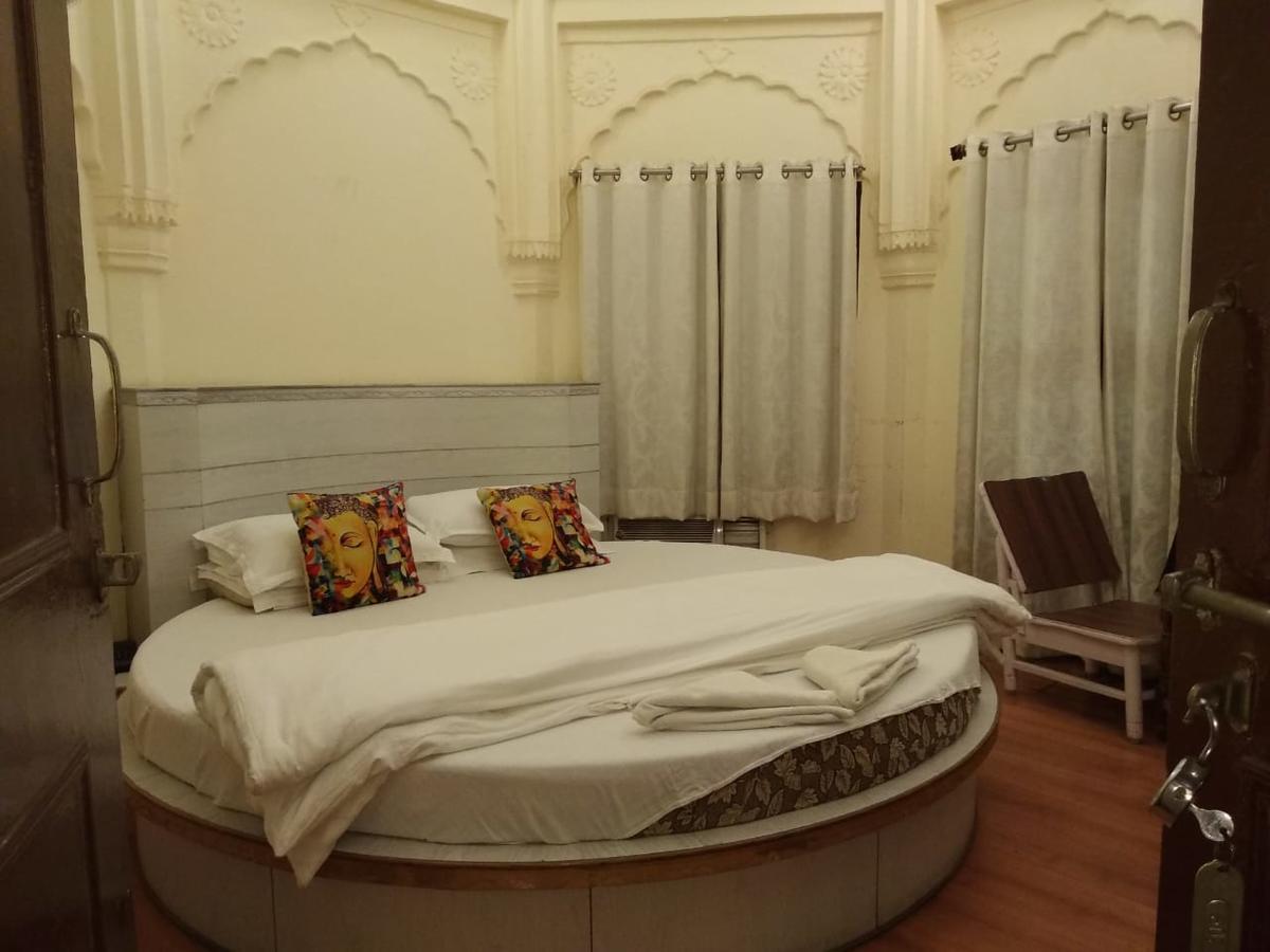 Dwivedi Hotels Hotel Elena Váránaszi Kültér fotó