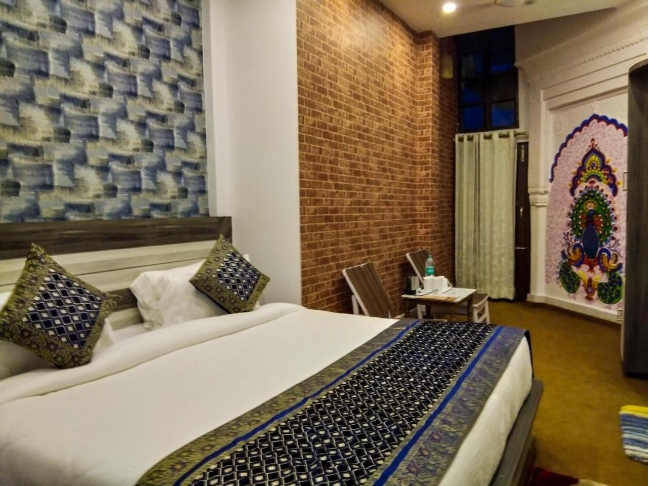 Dwivedi Hotels Hotel Elena Váránaszi Kültér fotó