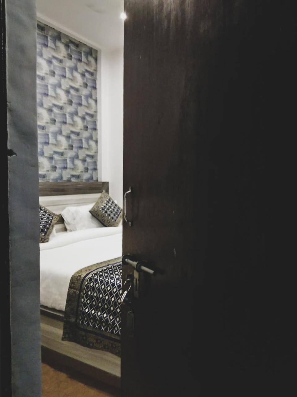 Dwivedi Hotels Hotel Elena Váránaszi Kültér fotó
