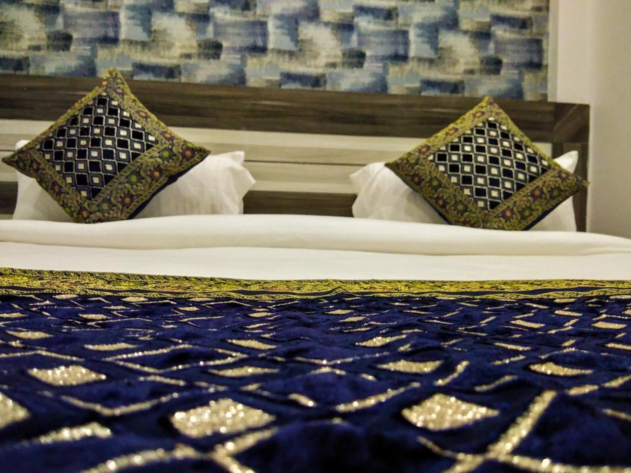 Dwivedi Hotels Hotel Elena Váránaszi Kültér fotó