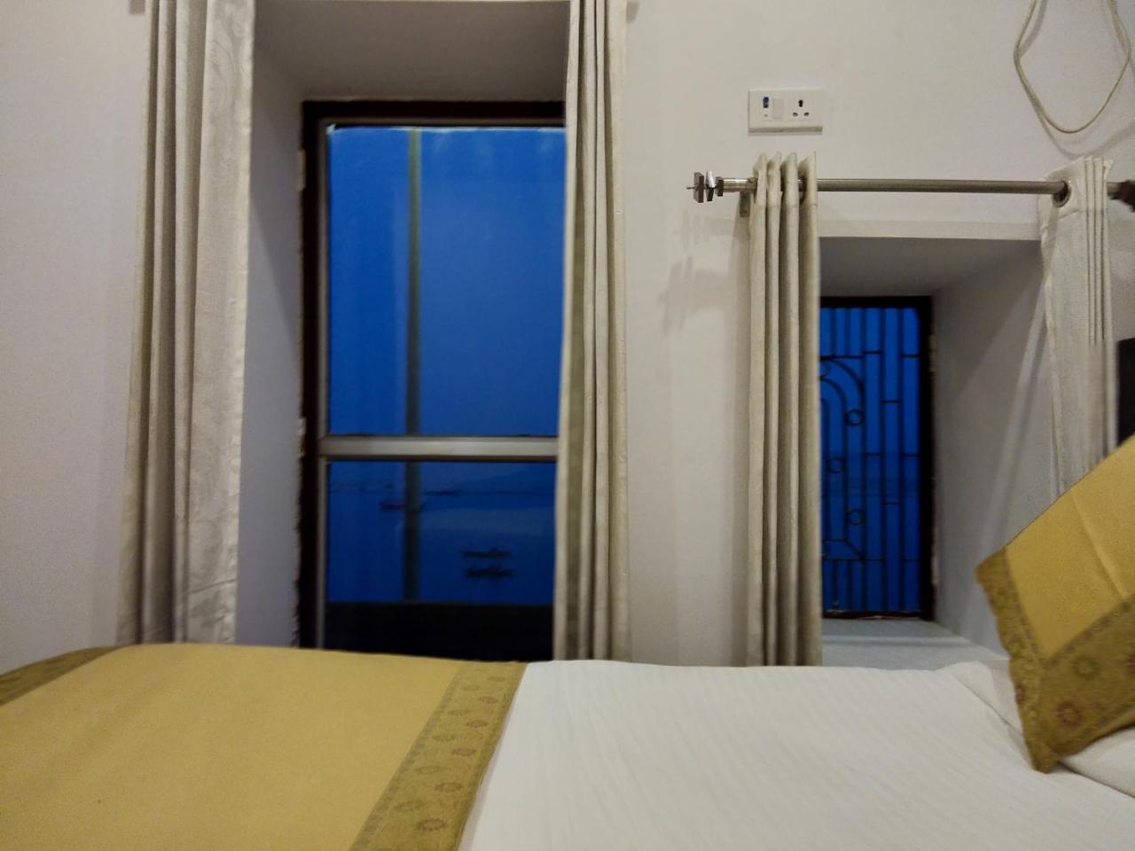 Dwivedi Hotels Hotel Elena Váránaszi Kültér fotó