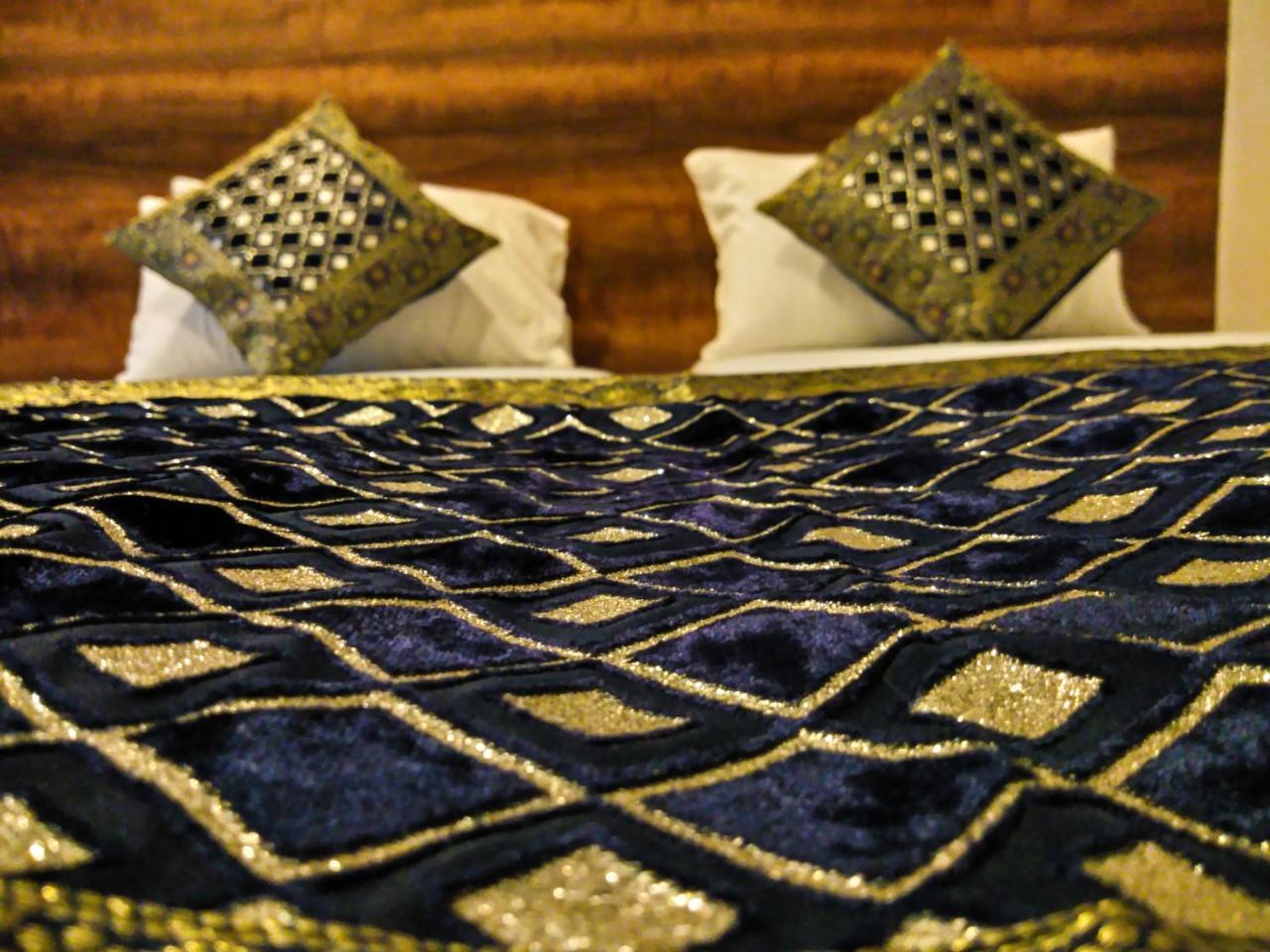 Dwivedi Hotels Hotel Elena Váránaszi Kültér fotó