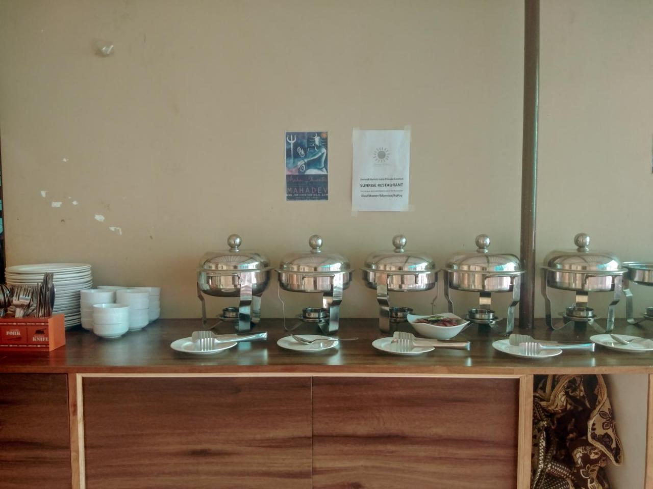 Dwivedi Hotels Hotel Elena Váránaszi Kültér fotó