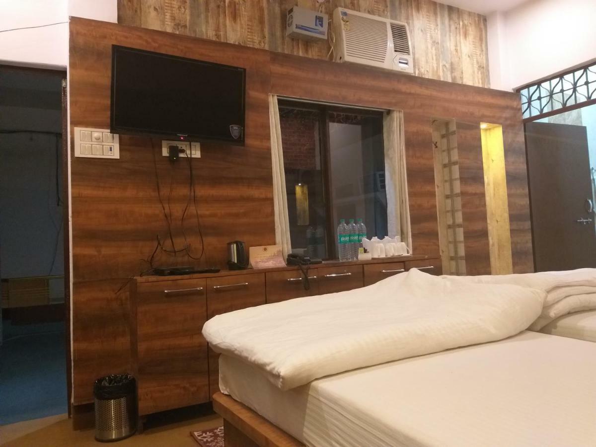 Dwivedi Hotels Hotel Elena Váránaszi Kültér fotó