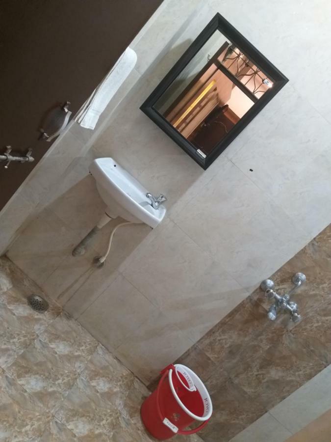Dwivedi Hotels Hotel Elena Váránaszi Kültér fotó